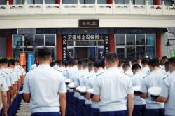 开云官网-球队老将宣布退役，球迷泪目送别的简单介绍