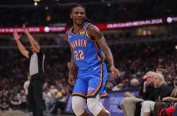 开云体育-杰出新秀独揽全场，独占前排，球队晋级决赛！