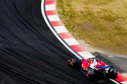 开云体育下载-包含红牛车队鏖战迈凯伦，阿隆索点燃赛场的词条