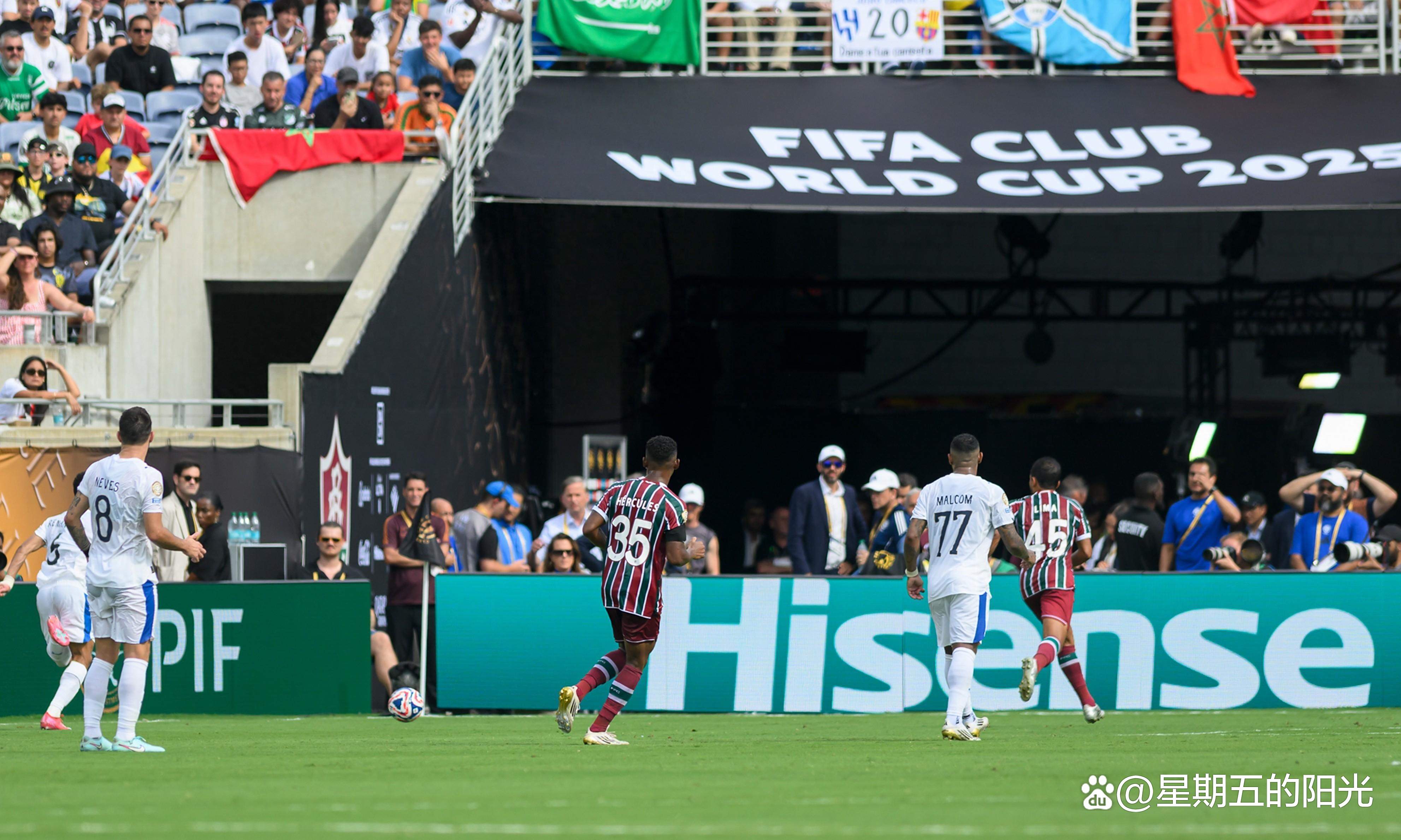 热血激战引发球迷狂热，赛场热度高涨的简单介绍