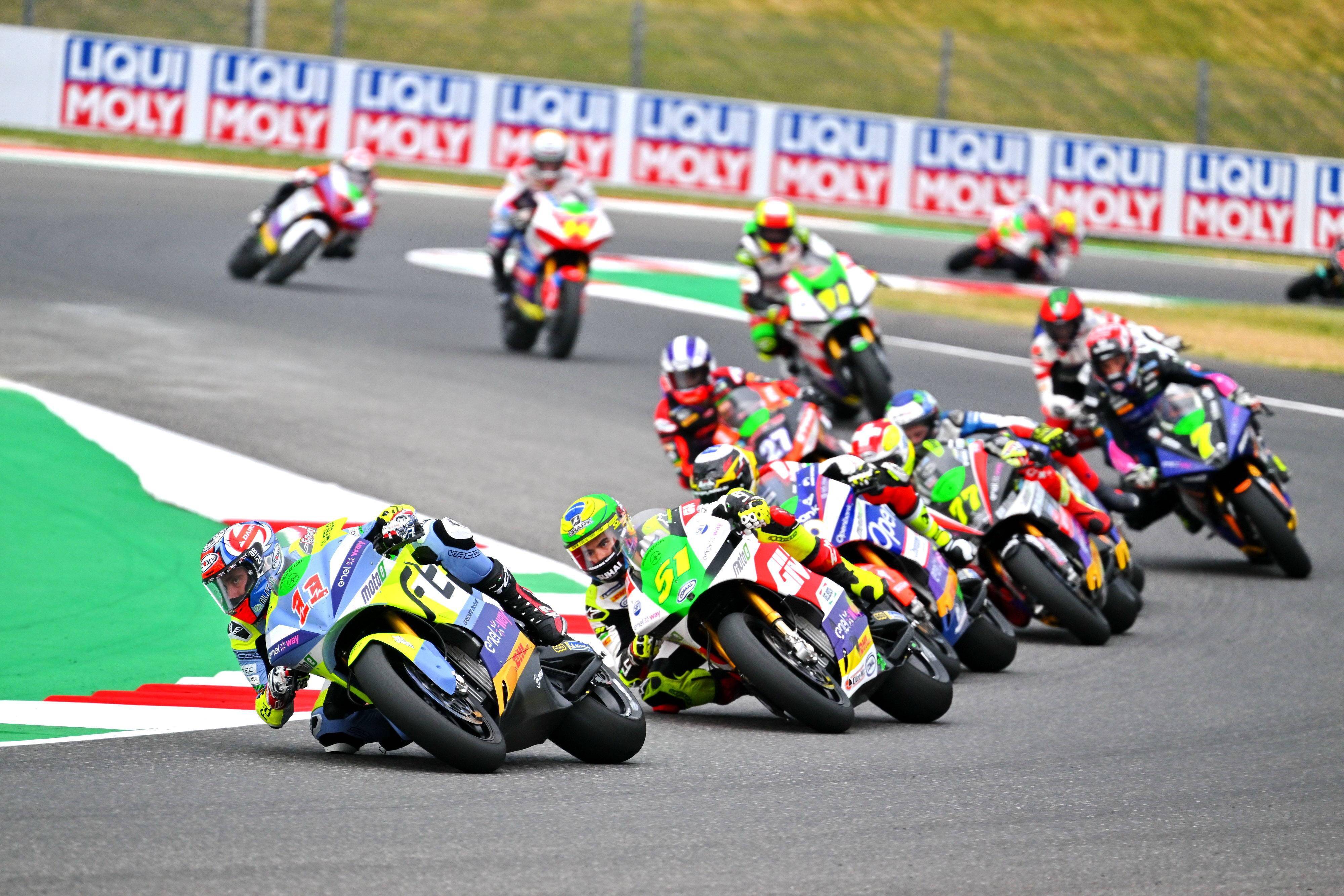 意大利队奋勇拼搏获得胜利，晋级四强