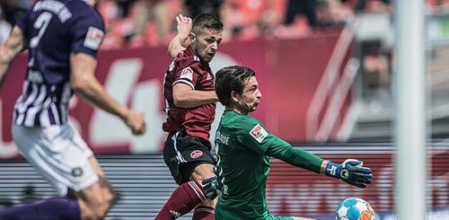 纽伦堡球员紧密配合，球队整体向上