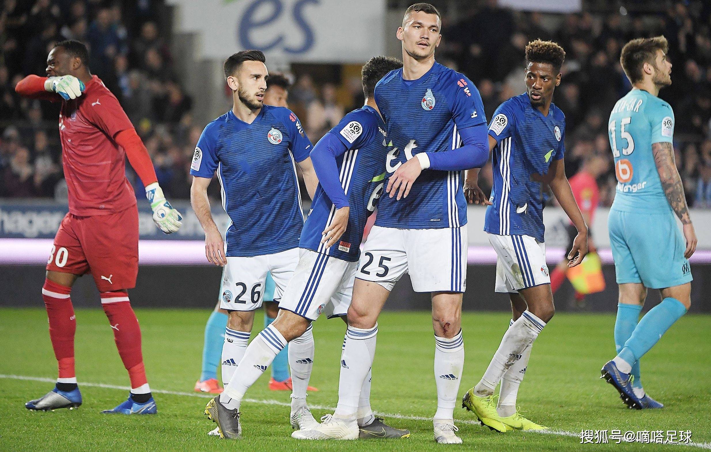 纽伦堡球员紧密配合，球队整体向上