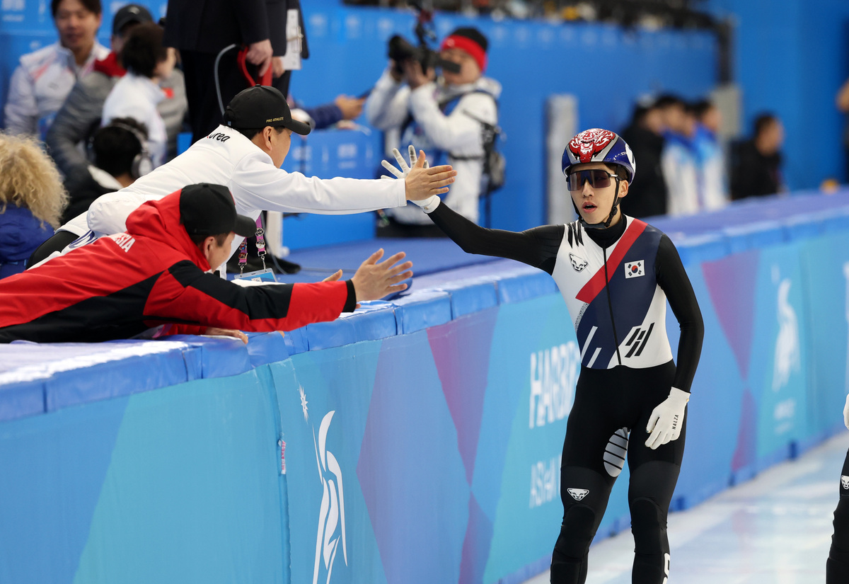 韩国代表团在滑雪比赛中表现出色 韩国代表团在滑雪比赛中表现出色