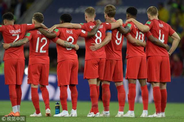 包含英格兰队逆转奥地利队，马龙关键制胜的词条